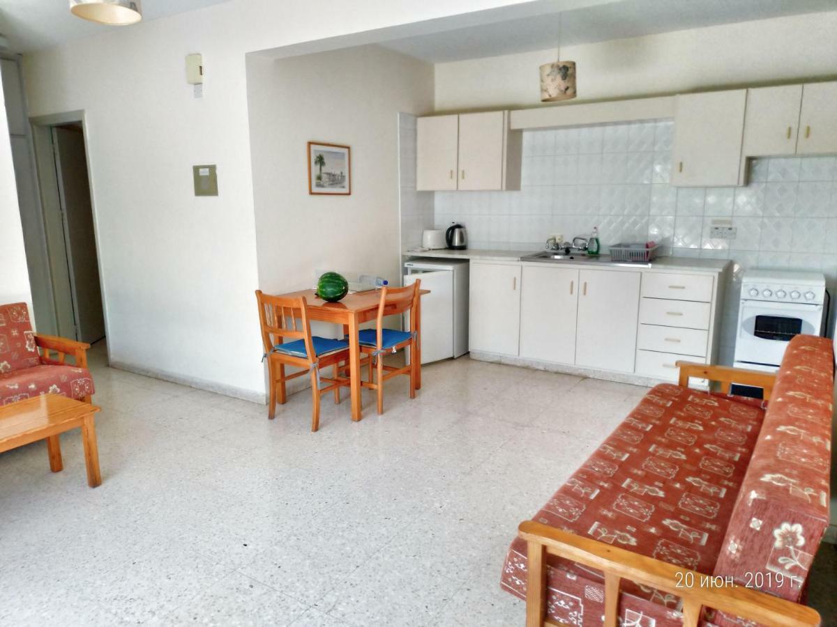 Constantaras Apartments Protaras Eksteriør billede