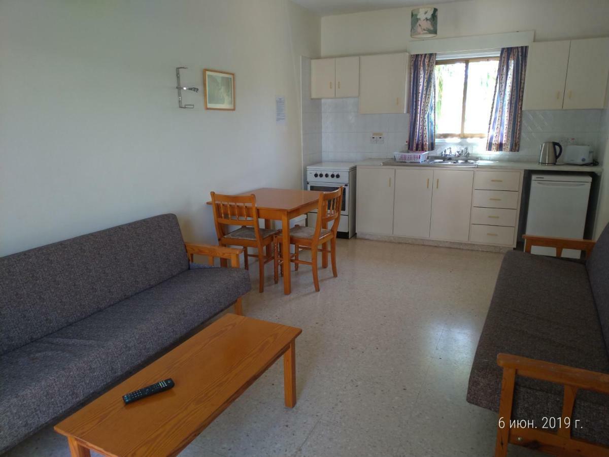 Constantaras Apartments Protaras Eksteriør billede